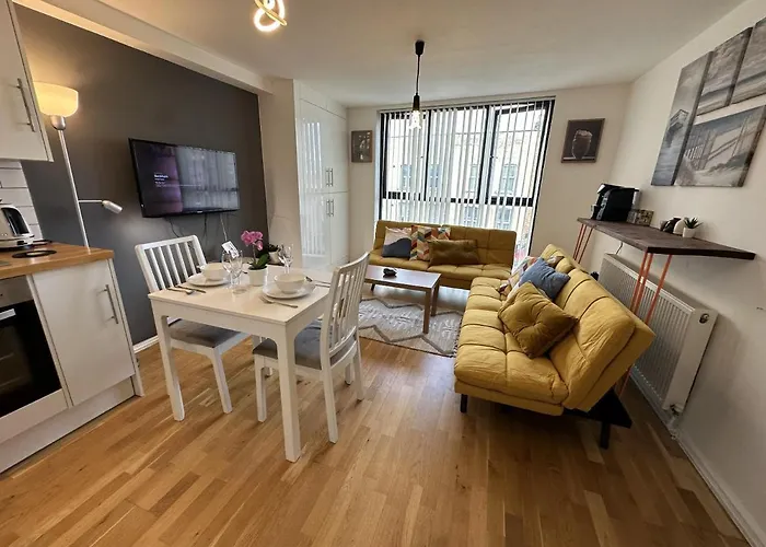 Stoke Newington Deluxe Flat